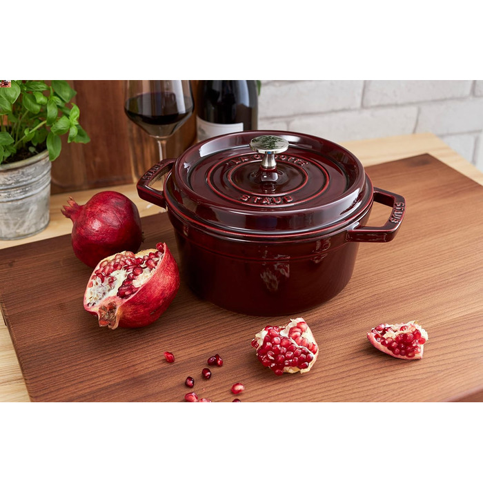 Чавунна жаровня/кокотниця STAUB, кругла 8,35 л, функція Ароматичний дощ для оптимального зволоження, для всіх типів варильних поверхонь, включаючи індукційні та духові шафи, (Гренадін, 24 см)