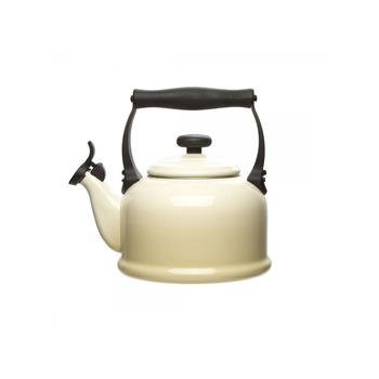 Чайник зі свистком 2,1 л, бежевий Tradition Creme Le Creuset