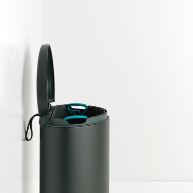 Сміттєвий бак з педаллю 30 л, безшумний мінерально-графітовий Flatback + Brabantia
