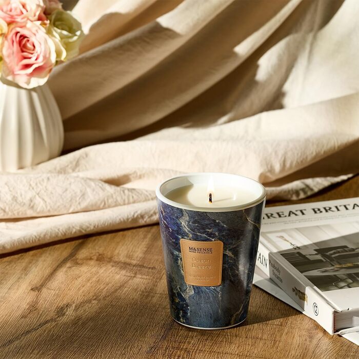 Велика ароматична свічка M&SENSE Чорні ароматичні свічки у склянці Ароматна свічка з натурального соєвого воску Розслаблююча ароматерапія Подарунок для жінок та чоловіків, Різдво Час горіння 75 годин та 2 ґноти (Морський бриз, 400 г)