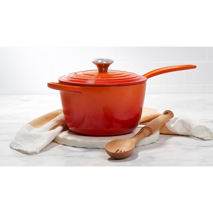Чавунний сотейник Ø 18 см, 1,8 л з кришкою, полум'яно-червоний Signature Le Creuset