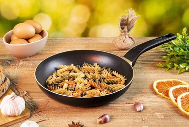 Tefal Simply Clean Сковорода, 24 см, алюминий, бакелит, черный