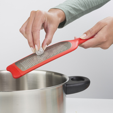 Терка дрібна 30 см червона Tasty Colours Brabantia