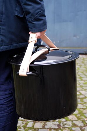 Каструля 24 см, 8 л, чорний Riess