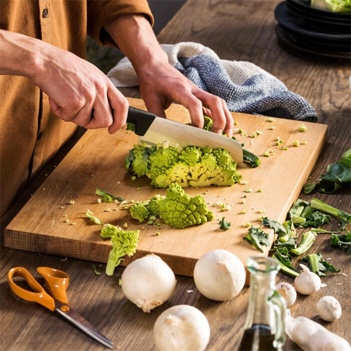 Ніж Santoku Fiskars Hard Edge 16 см (1051761)