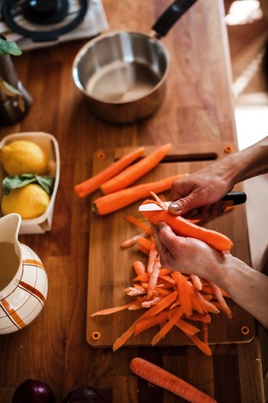 Fiskars Кухонный нож для овощей прямой Functional Form, 8 см