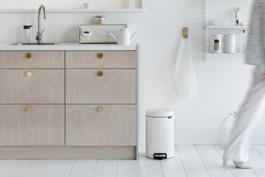 Сміттєвий бак з педаллю 12 л безшумний мінерально-білий NewIcon Brabantia