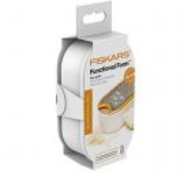 Терка с контейнером белая Fiskars Functional Form (1019530)