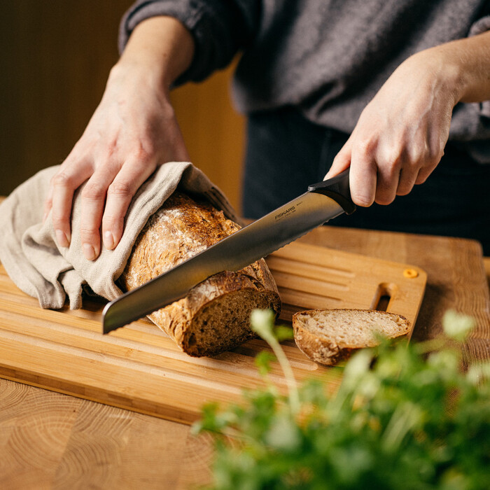 Набір ножів Fiskars Essential в дерев'яному блоці (1023782)