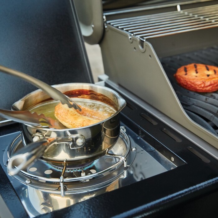 Газовый гриль c задней инфракрасной горелкой Napoleon Rogue 425 RSB RB425RSBPK-1 Код: 010692