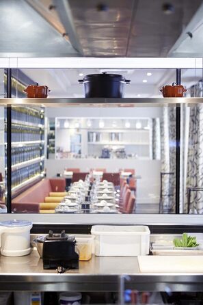 Чавунна жаровня/кокотниця STAUB, кругла 8,35 л, функція Ароматичний дощ для оптимального зволоження, для всіх типів варильних поверхонь, включаючи індукційні та духові шафи, (чорна, 30 см)