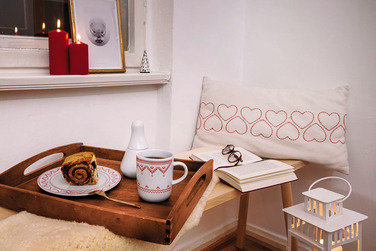 Блюдо 27 см, червоне Cross Stitch Kahla