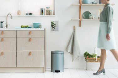 Сміттєвий бак з педаллю 20 л безшумний мятний металік NewIcon Brabantia