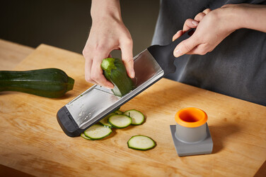 Терка для овощей Fiskars Functional Form (1014416)