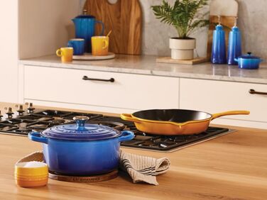 Чавунна сковорода LE CREUSET Signature, кругла, Ø Для всіх типів плит, вкл. підходить для індукції, 1,93 кг, гранат, 20182239490422 (Нектар, 23 см)