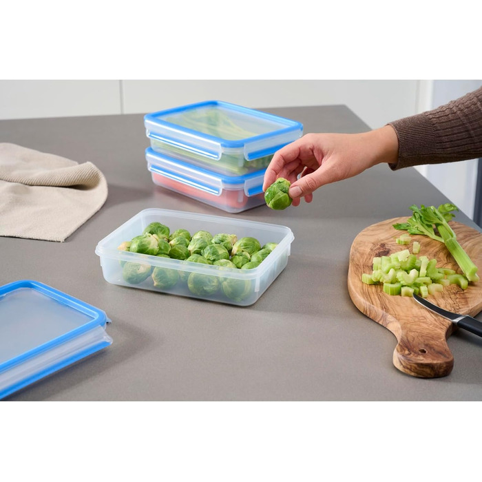 Набір контейнерів для зберігання продуктів EMSA Clip & Close, прямокутні, 5 контейнерів для зберігання x 0,8 л, 100 герметичні, придатні для миття в посудомийній машині, морозильної камери та мікрохвильової печі, прозорі, сині, зроблені в Німеччині, N1030