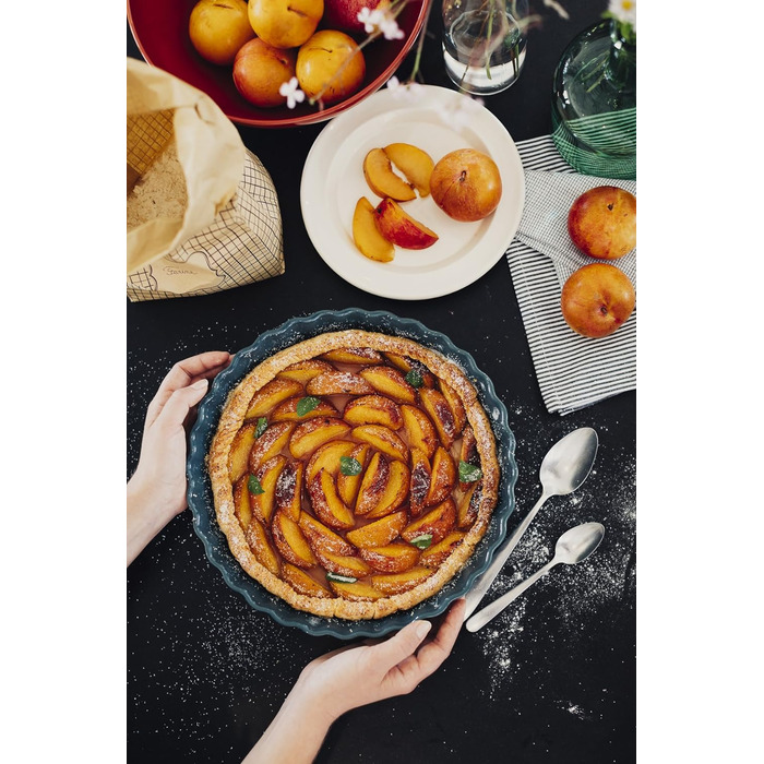 Форма для випікання торта кругла 24 см кремова Emile Henry