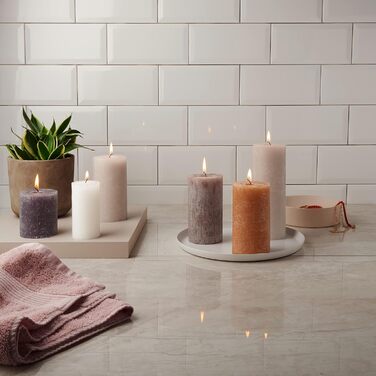 Свічки Bolsius Rustic Pillar - Оливково-зелені - Набір з 4 шт. - Декоративні побутові свічки - Час горіння 60 годин - Без запаху - Натуральний рослинний віск - Без пальмової олії - Оливково-зелені (8 x 7 см, світло-сірі)