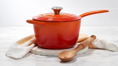 Чавунний сотейник Ø 18 см, 1,8 л з кришкою, полум'яно-червоний Signature Le Creuset