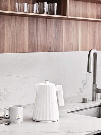 Електричний чайник 1 л, білий Plissé Alessi