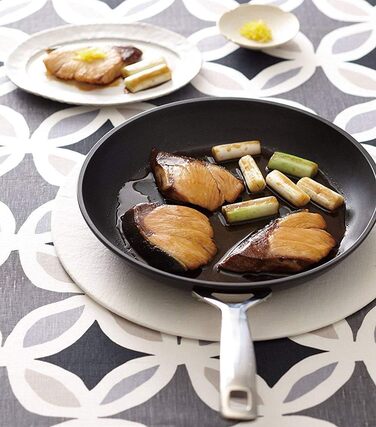 Cковорода 22 см плоска з антипригарним покриттям, чорна Le Creuset