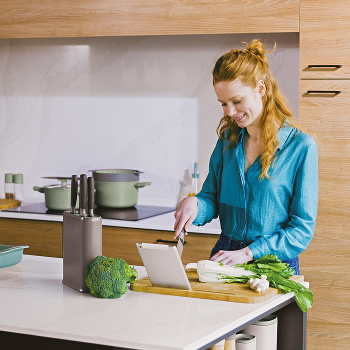 Дошка кухонна з підставкою для гаджетів BergHOFF LEO BALANCE, 45 х 40 см