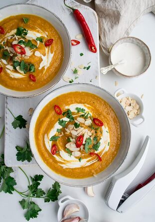 Практичний прес для великих зубчиків часнику, також з лушпинням. У тому числі інструмент для чищення Susi 3 Garlic Press Single, 12150 Susi 3