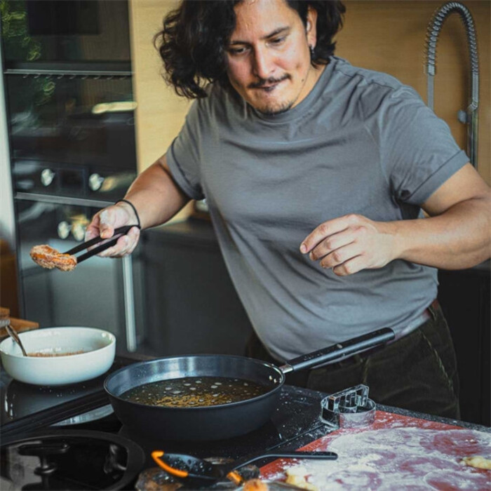 Сотейник Fiskars Hard Face 28 см (1075530)