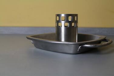 Стойка для курицы с поддоном для жира Broil King