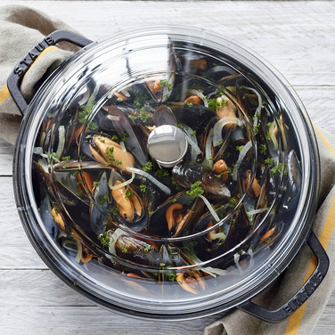 Сотейник со стеклянной крышкой 28 см, черный Staub