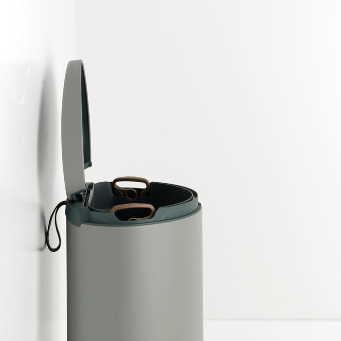 Сміттєвий бак з педаллю 40 л, безшумний мінерально-сірий Flatback + Brabantia