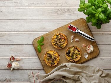 Практичний прес для великих зубчиків часнику, також з лушпинням. Включає інструмент для чищення (прес для часнику Easy Press, одинарний), 12150 Susi 3