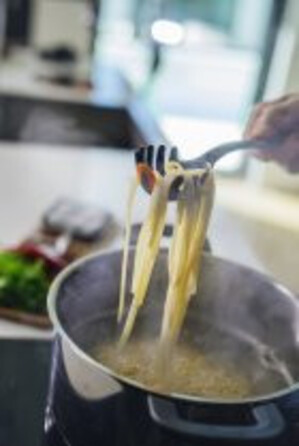 Ложка для спагетти Fiskars Functional Form 29 см (1027301)