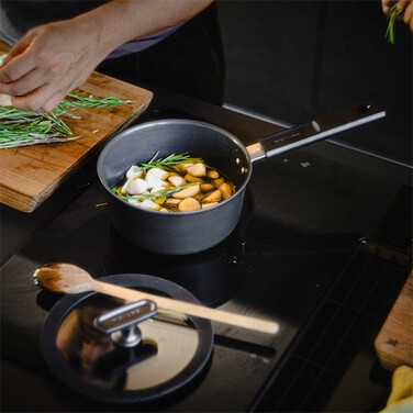 Ківш Fiskars Hard Face 1,8 л (1075524)