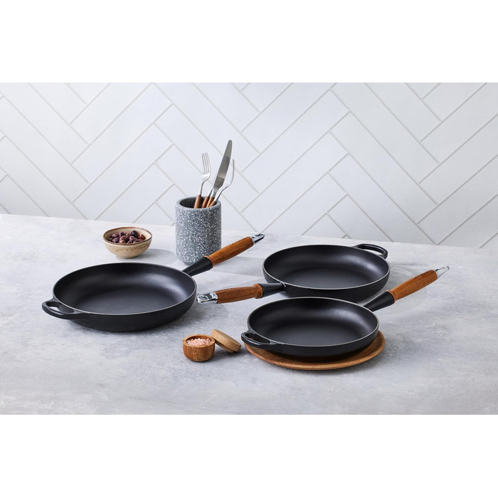 Сковорода чавунна 28 см з дерев'яною ручкою, чорний Signature Le Creuset