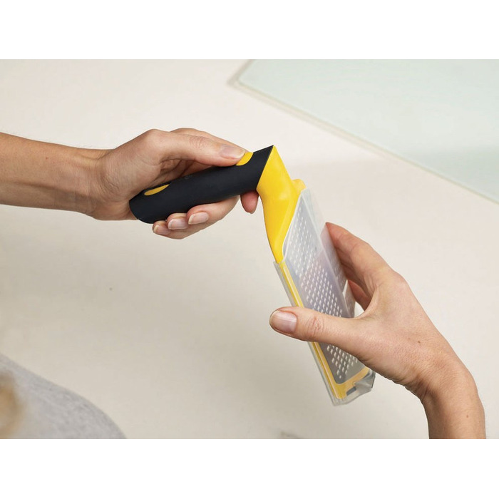 Терка маленька сіро-жовта Twist Grater Joseph Joseph