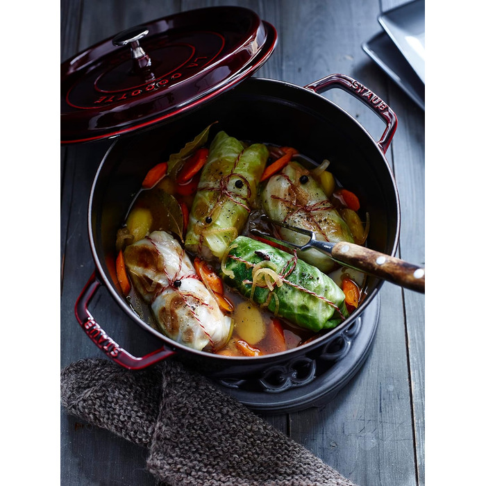 Чавунна жаровня/кокотниця STAUB, кругла 8,35 л, функція Ароматичний дощ для оптимального зволоження, для всіх типів варильних поверхонь, включаючи індукційні та духові шафи, (Гренадін, 24 см)