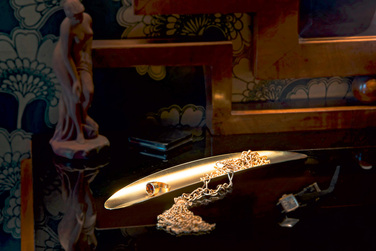 Блюдо 5,3x1,6x27,5 см золоте Ellipse Alessi