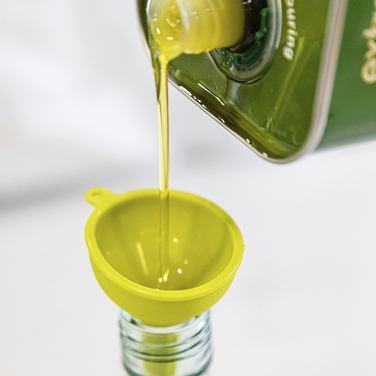 Лійка Kitchen Craft, силікон, синя, діам. 4,5 см