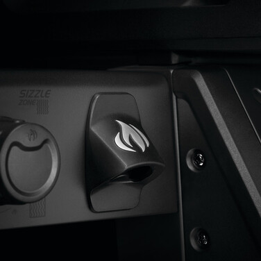 Газовый гриль Freestyle 425 с боковой горелкой SIZZLE ZONE и дверкой, черный мат F425DSIBPK-RU-PHM Код: 010721