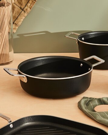 Каструля низька з двома ручками 24 см, Чорна Pots & Pans Alessi