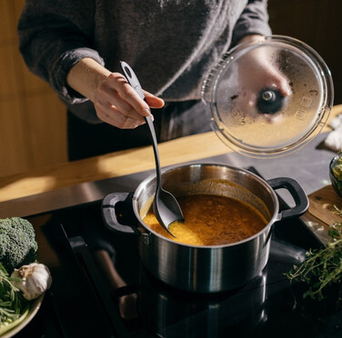 Ложка Fiskars Essential 38 см 1079057)