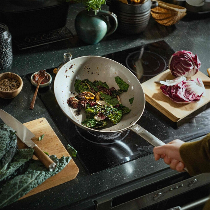 Сковорода Wok Fiskars Norden 28cm з мінеральним покриттям (1067636)