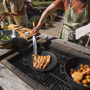 Сковорода-садж чавунна для гриля Fiskars Norden, 30 см (1066432)