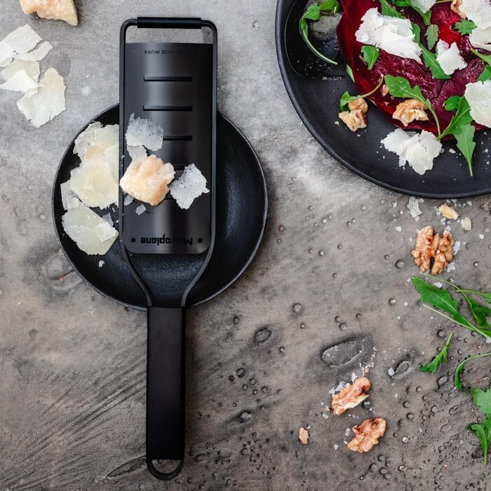 Терка 30 см с большими прорезями, черная Black Sheep Microplane