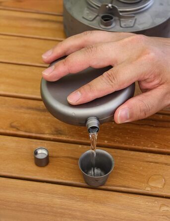 Мл Титанова стегнова колба Кишенькова пляшка для алкоголю Flagon Зовнішня плоска пляшка для алкоголю Кемпінговий ультралегкий винний горщик з лійкою Ti3061D (кругла колба 150 мл з чашкою-ti3066D), 200