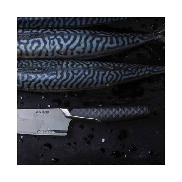 Ніж для шеф кухаря середній Fiskars Taiten 16 см (1066832)