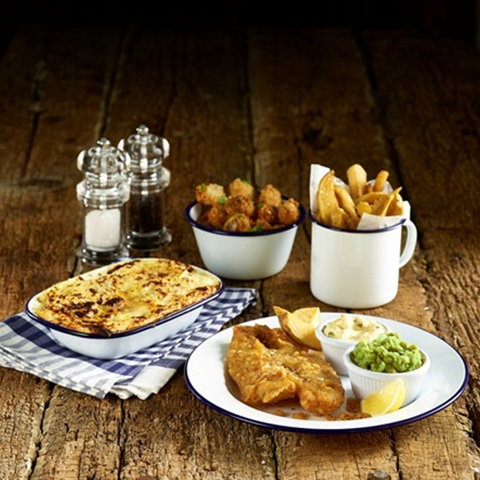 Тарелка 26 см белая эмалированная с синей каемочкой, GenWare