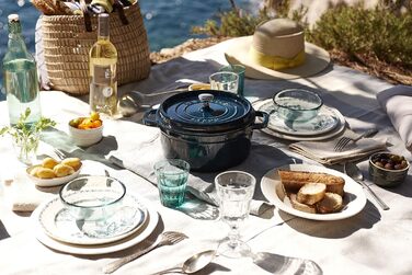 Чавунна жаровня/кокотниця STAUB, кругла 8,35 л, функція Ароматичний дощ для оптимального зволоження, для всіх типів варильних поверхонь, включаючи індукційні та духові шафи, (La Mer, 22 см)