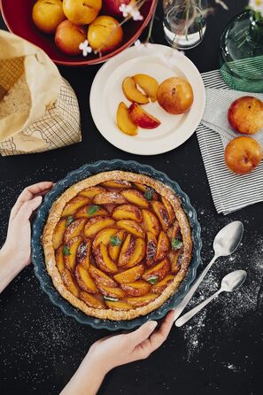 Форма для випікання торта кругла 24 см кремова Emile Henry